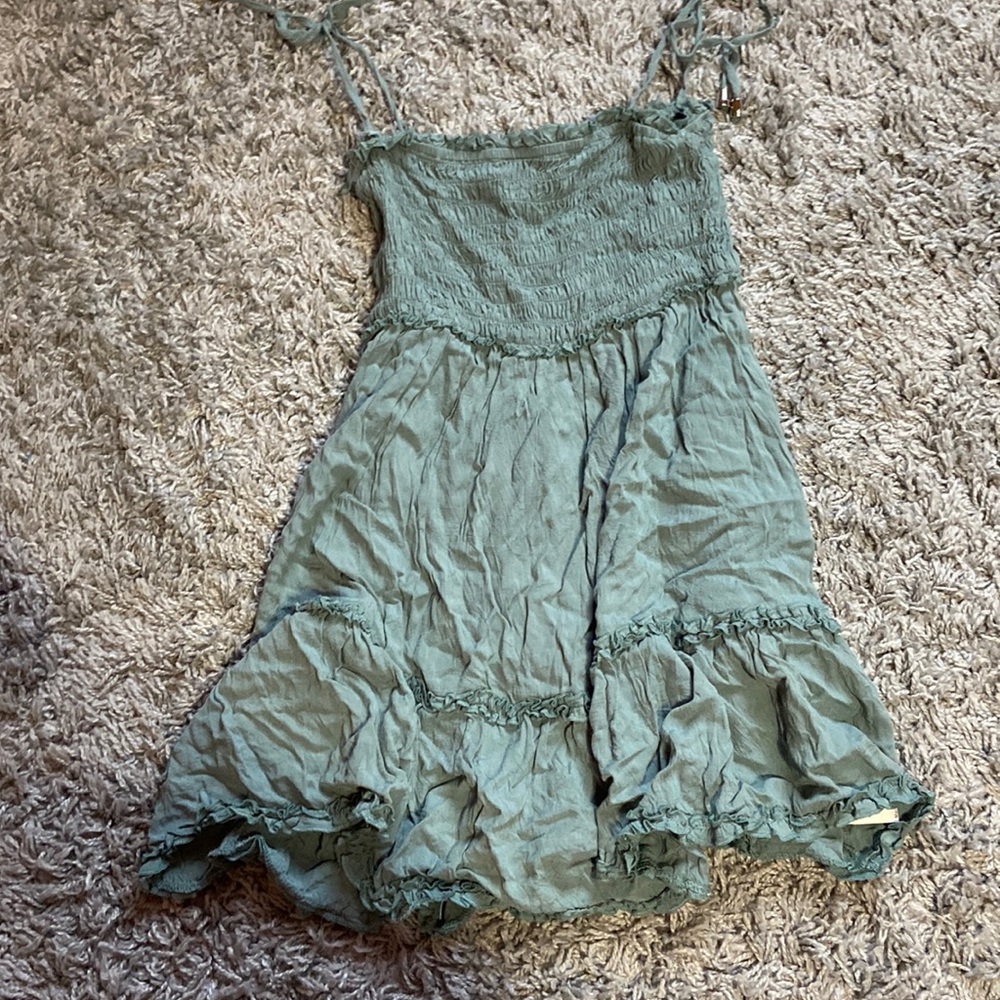 green dress